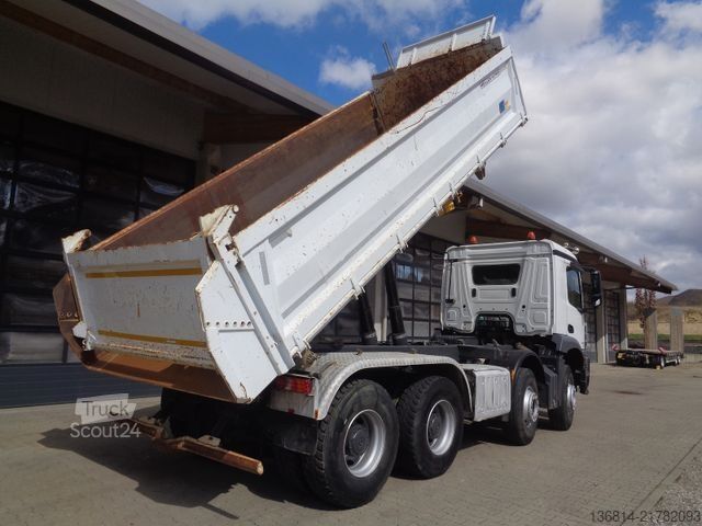 Trostrani kiperski kamion MERCEDES-BENZ Arocs 3246 /Blattfederung/Bordmatik/Meiller