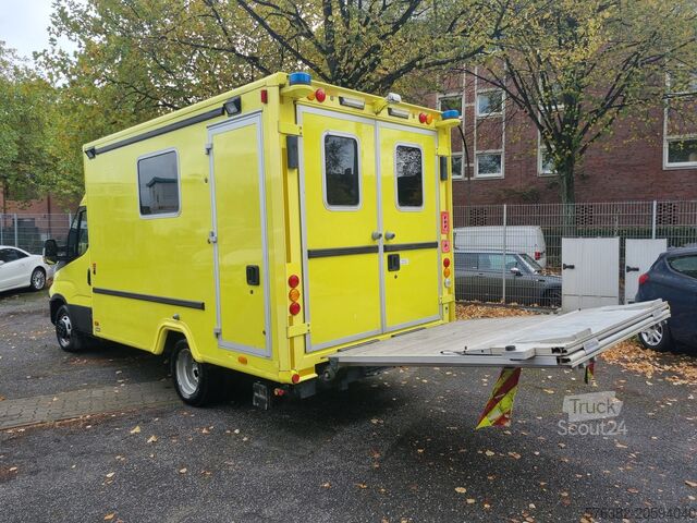 Ambulanssi Iveco Daily Rettungswagen Ladebordwand