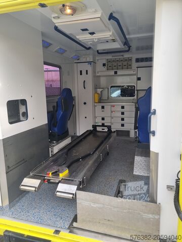 Ambulância Iveco Daily Rettungswagen Ladebordwand