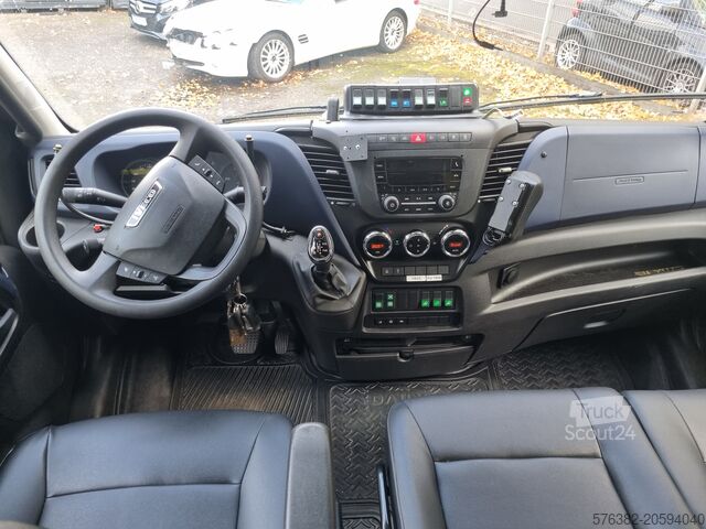 سياره اسعاف Iveco Daily Rettungswagen Ladebordwand