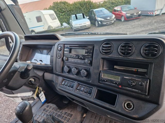 Transporter mit Koffer RENAULT D7.5 180