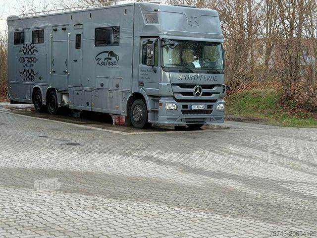 Nákladní vůz pro přepravu dobytka MERCEDES-BENZ Actros 2635 6 Pferde Pop-Out