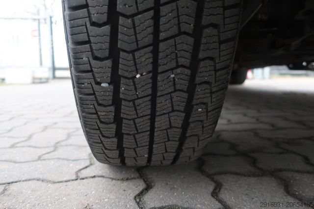 Kleinbus VOLKSWAGEN T6 Transporter lang / Klima / 1 Hand / FN: 89