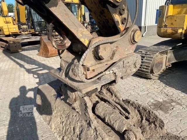Escavatore cingolato Komatsu PC 228 US-3 (binnendraaier / city krane)