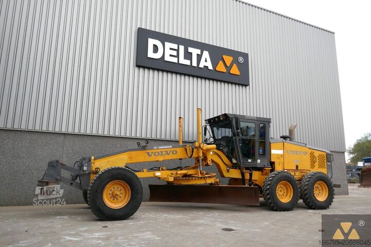 Niveladora Volvo G720B