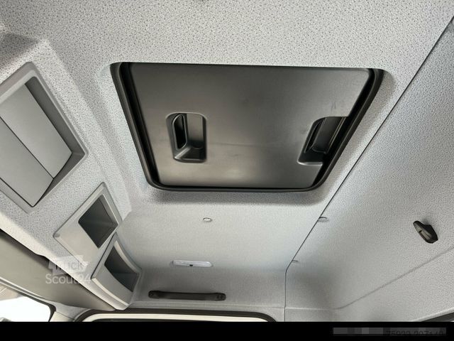 Transporter Fahrgestell MERCEDES-BENZ Atego 818 K 4x2 3-S.-Kipper+Klima+2xAHK+2100 km!