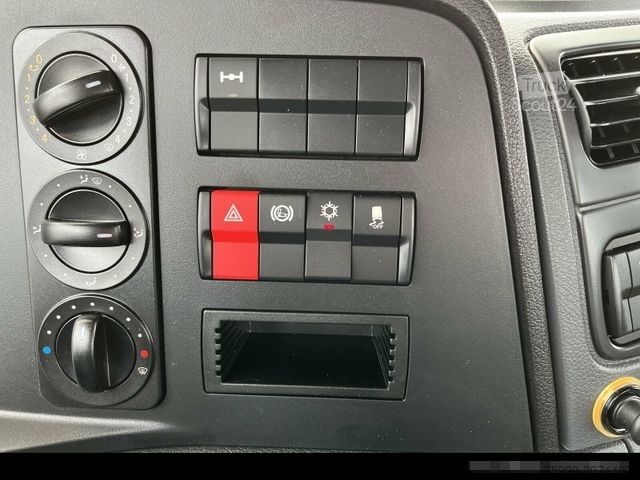 Transporter mit Kipper MERCEDES-BENZ Atego 818 K 4x2 3-S.-Kipper+Klima+2xAHK+2600 km!