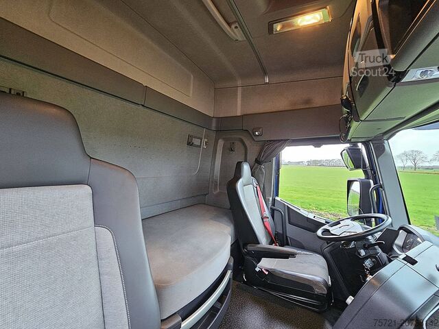 Standaard trekker RENAULT T 440