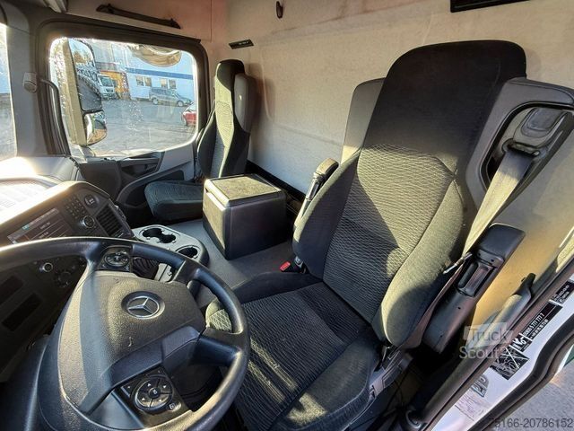 Drikkevarelastbil MERCEDES-BENZ ANTOS 2532 L Getränkekoffer 7,40 m LBW 3 T*LENK