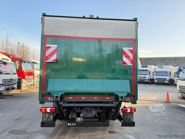 Drikkevarelastbil MERCEDES-BENZ ANTOS 2532 L Getränkekoffer 7,40 m LBW 3 T*LENK