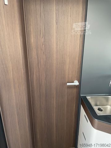 Halvintegrert bobil ADRIA Matrix 670 SL Supreme *LUFTFEDER *