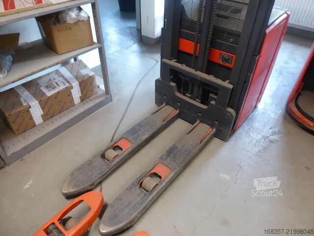 Ръчен стакер Linde L14