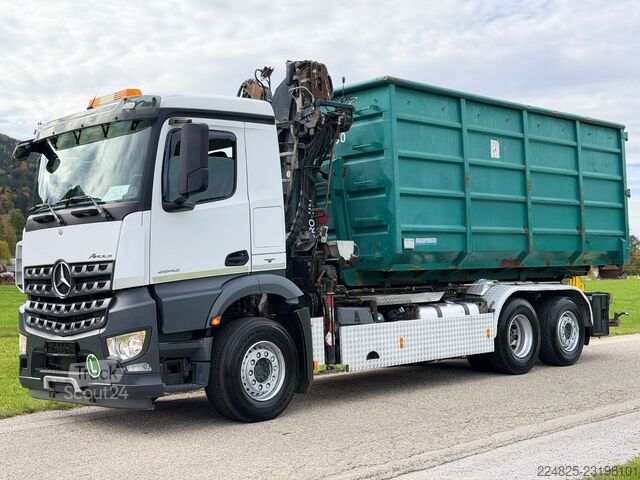 Kanca kasalı yük kamyonu (roll-off) MERCEDES-BENZ Arocs 2842 Abroller PENZ R15Z9 +Container *Euro6