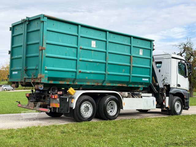 Kanca kasalı yük kamyonu (roll-off) MERCEDES-BENZ Arocs 2842 Abroller PENZ R15Z9 +Container *Euro6