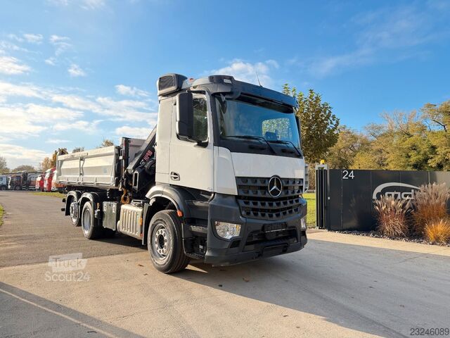 Kiepwagen MERCEDES-BENZ Arocs 2643 6x2 Kipper KRAN 17m lift/lenk