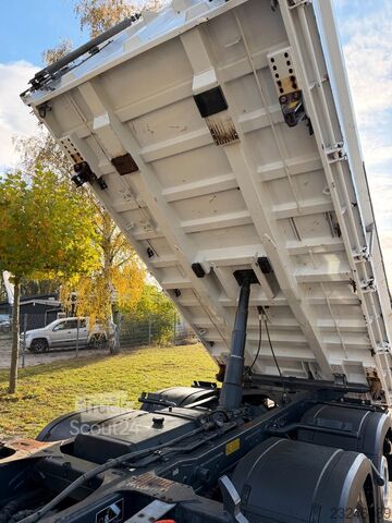 Kiepwagen MERCEDES-BENZ Arocs 2643 6x2 Kipper KRAN 17m lift/lenk