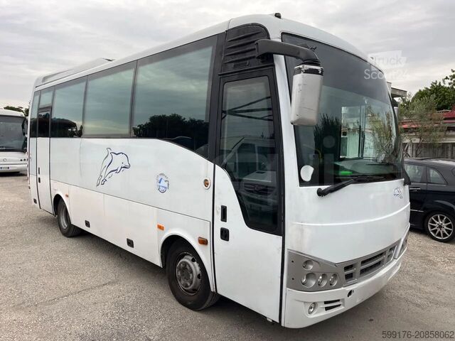 Autobús interurbano Isuzu Turquoise