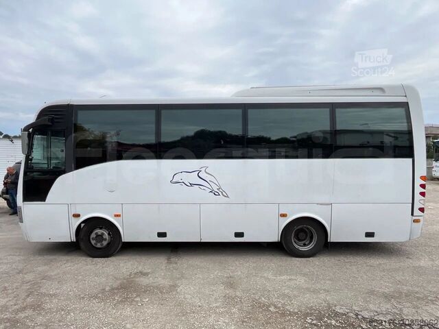 Autobús interurbano Isuzu Turquoise