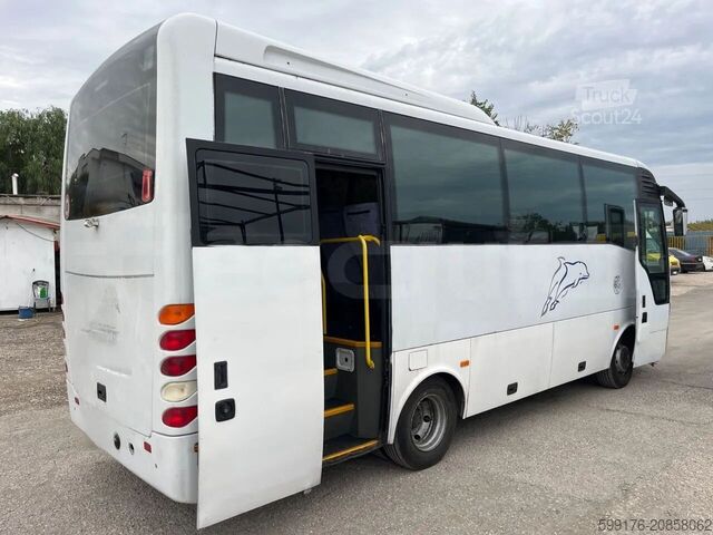 Autobús interurbano Isuzu Turquoise