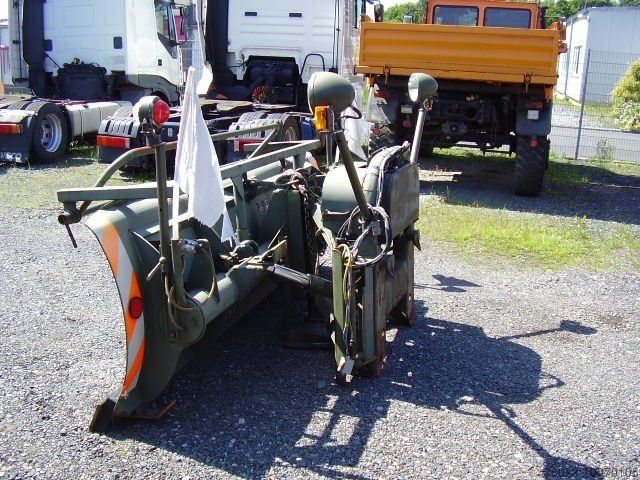 Sonderausbau-Transporter  Schneepflug Schmidt E3 elektro hydraulisch