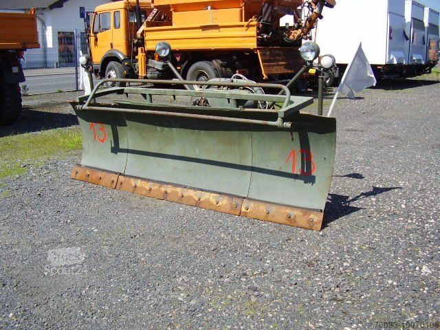 Sonderausbau-Transporter  Schneepflug Schmidt E3 elektro hydraulisch