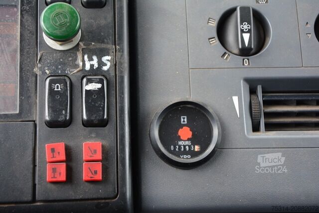 Uz kravas automobiļa uzstādīta darba platforma mercedes-benz Vario 815d Wumag WDT 135