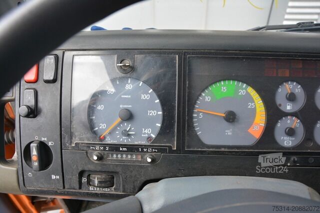 Uz kravas automobiļa uzstādīta darba platforma mercedes-benz Vario 815d Wumag WDT 135