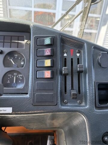 Furgone ribaltabile a tre lati multicar M26 4x4 KRAN HIAB 026T TÜV 05/26