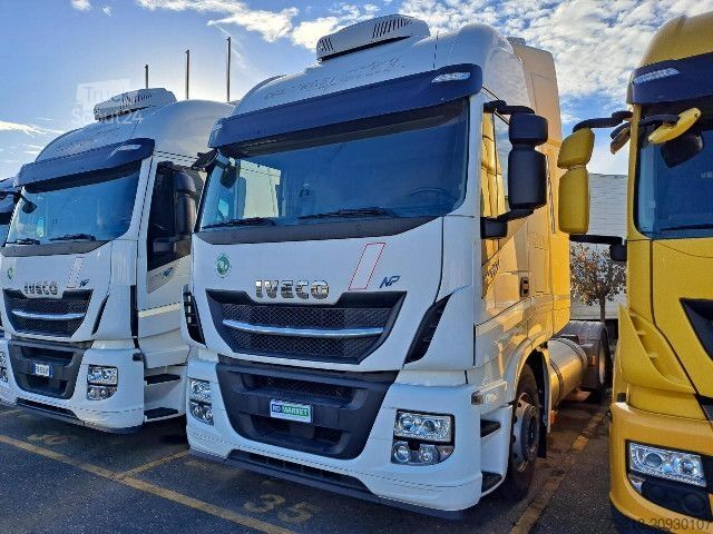 Trattore stradale standard IVECO TRATTORE STRADALE DOPPIO SERBATOIO LNG AS440S40T/P