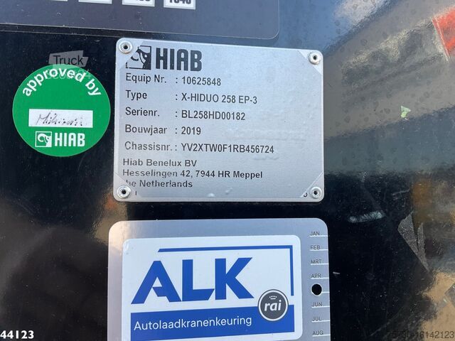 System ramion hakowych Volvo FM 420 8x2 Hiab 25 Tonmeter laadkraan Welvaarts...