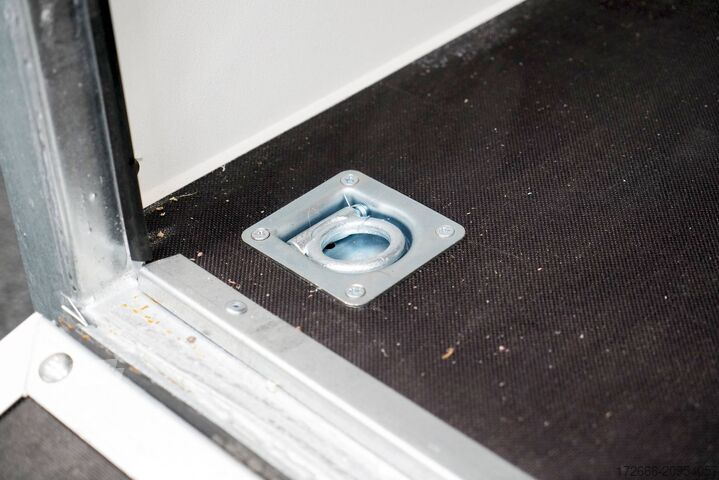  Blyss F1330HD | RAMPE | SEITENTÜR 305X146X180CM 1300KG KOFFERANHÄNGER