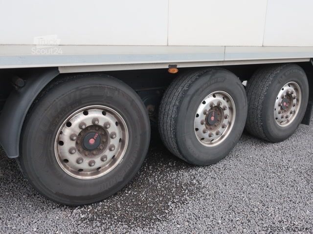 Kühlauflieger Kögel SN24 Doppelstock Carrier Vector