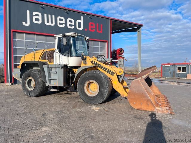 Chargeuse sur pneus LIEBHERR L 566 / 4x4 / Waage