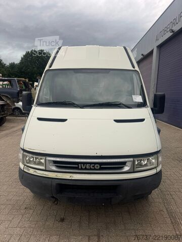 Furgão de painéis Iveco Daily **35C12-2300CC**