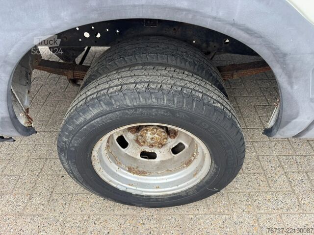 Furgão de painéis Iveco Daily **35C12-2300CC**