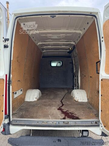 Furgão de painéis Iveco Daily **35C12-2300CC**