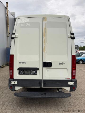 Furgão de painéis Iveco Daily **35C12-2300CC**