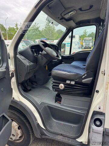 Furgão de painéis Iveco Daily **35C12-2300CC**
