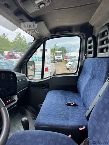Furgão de painéis Iveco Daily **35C12-2300CC**