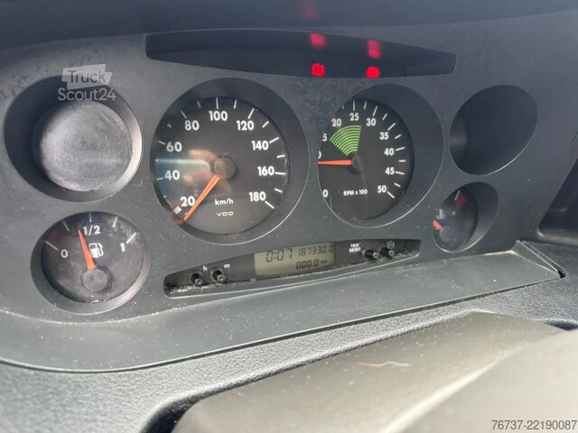 Furgão de painéis Iveco Daily **35C12-2300CC**