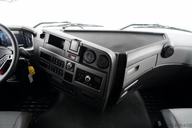 Standaard trekker RENAULT T 480 / ALUFELGI / 13 LITROWY SILNIK / 