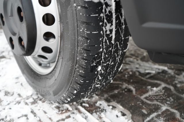 Фургон-бокс MERCEDES-BENZ SPRINTER  513 CDI / SKRZYNIOWY 4.4 m / MANUAL /