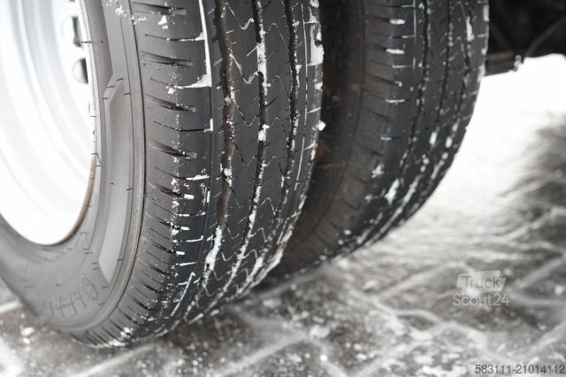 Фургон-бокс MERCEDES-BENZ SPRINTER  513 CDI / SKRZYNIOWY 4.4 m / MANUAL /