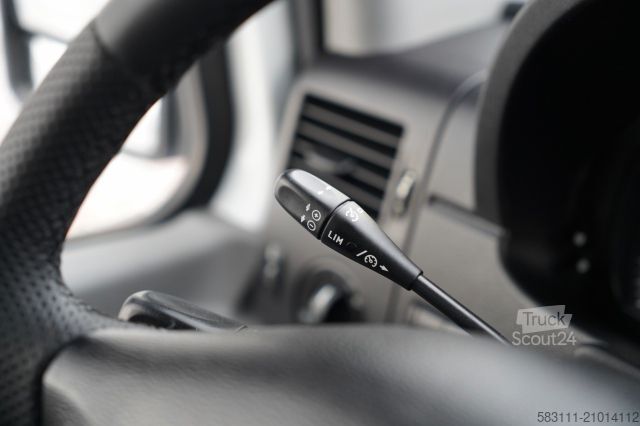 Фургон-бокс MERCEDES-BENZ SPRINTER  513 CDI / SKRZYNIOWY 4.4 m / MANUAL /