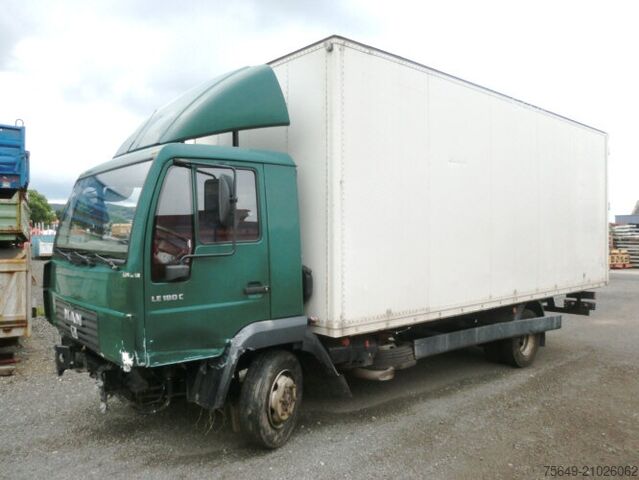 Fourgon personnalisé MAN L33 8.180 C 4x2 L33 8.180 C 4x2, Unfallfahrzeug mit Frontalschaden