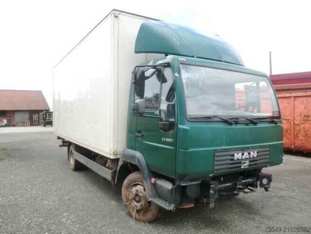 Fourgon personnalisé MAN L33 8.180 C 4x2 L33 8.180 C 4x2, Unfallfahrzeug mit Frontalschaden