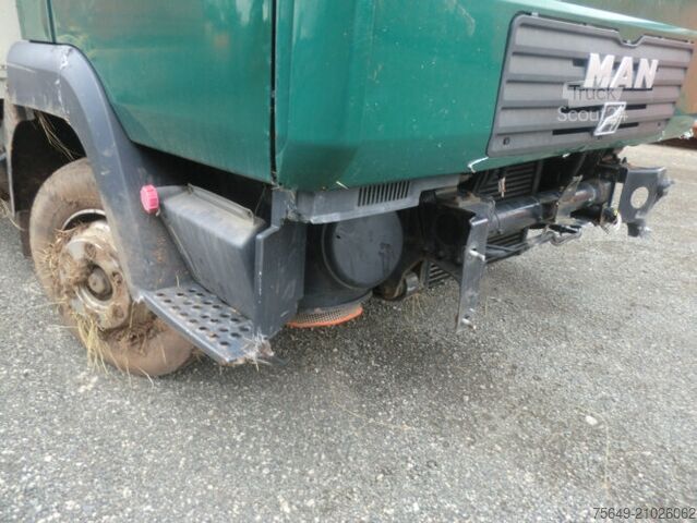 Fourgon personnalisé MAN L33 8.180 C 4x2 L33 8.180 C 4x2, Unfallfahrzeug mit Frontalschaden