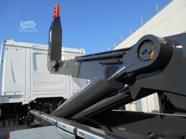 Kanca kasalı yük kamyonu (roll-off) DAF XF 530 8x4 - SCARRABILE TAM T40