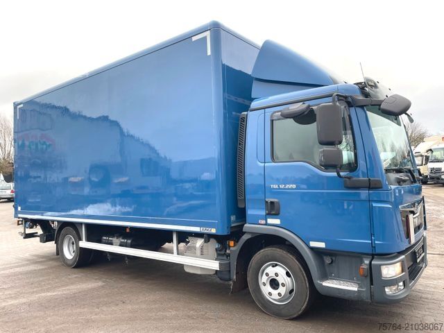 Vrachtwagen met bakwagen MAN TGL 12.220 / 6,10m Junge Koffer / LBW / AHK