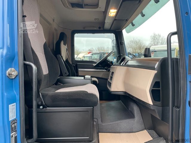 Vrachtwagen met bakwagen MAN TGL 12.220 / 6,10m Junge Koffer / LBW / AHK